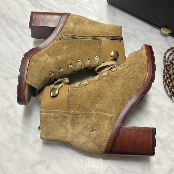 NIB Frye Danica Lug Combat Peep Toe Heeled Lace UP Bootie Size 6.5 in Sand Suede - Picture 7 of 12